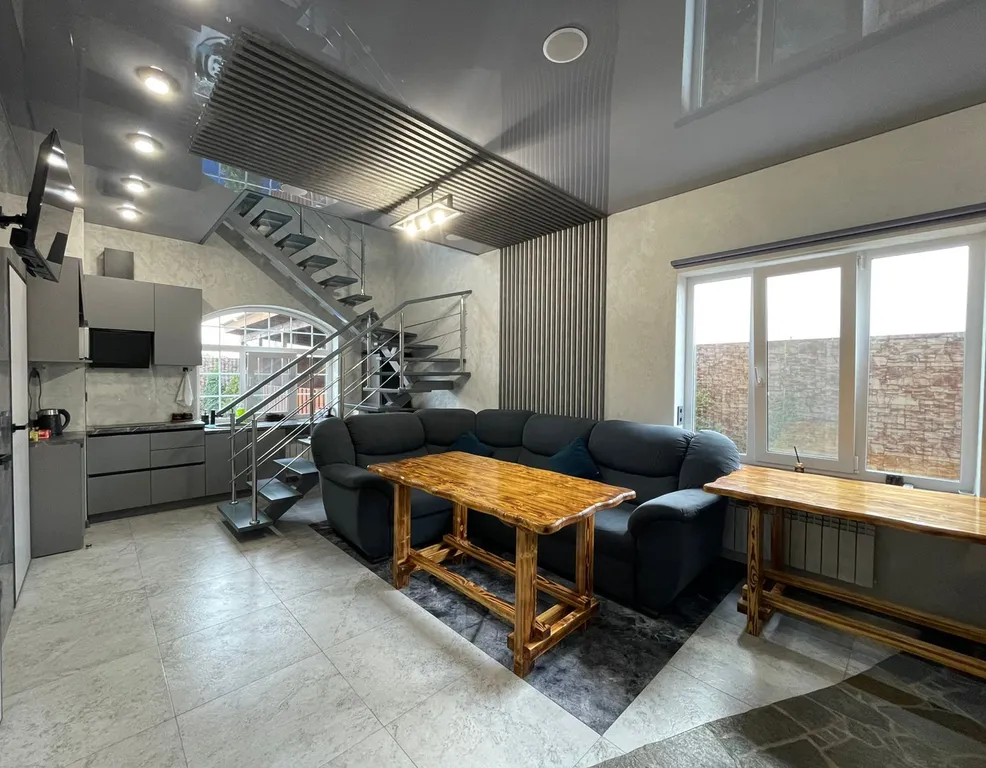 Новый, уютный, современные дом с дизайнерским ремонтом