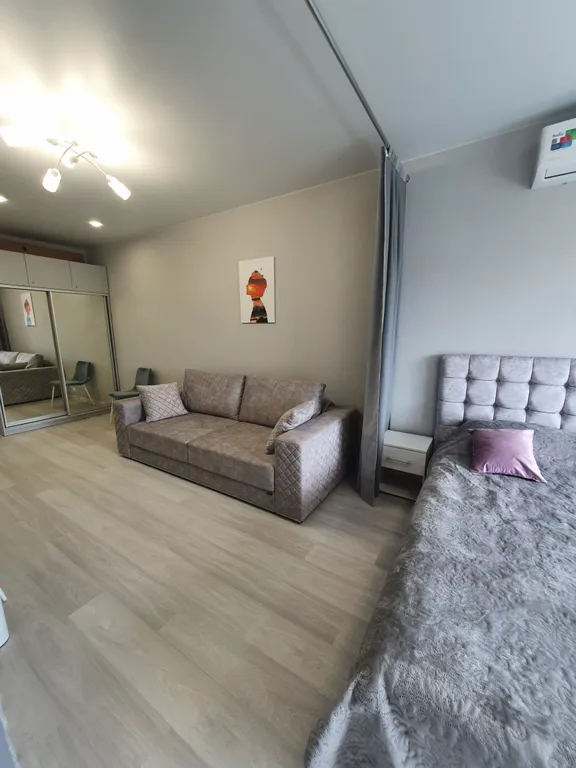 Современная студия в новом доме с видом на море