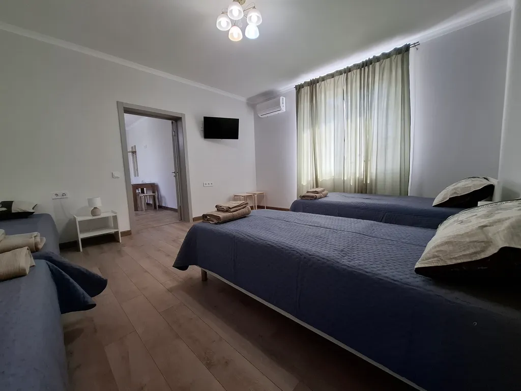 Квартира Уютные двухкомнатные апартаменты для семьи и компании — Кущёвская