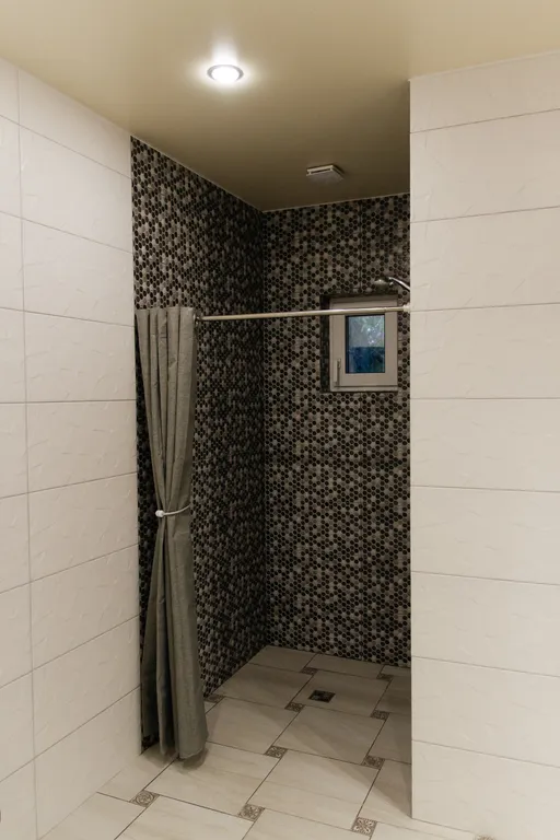 Уютный коттедж в сосновом лесу с видом на озеро