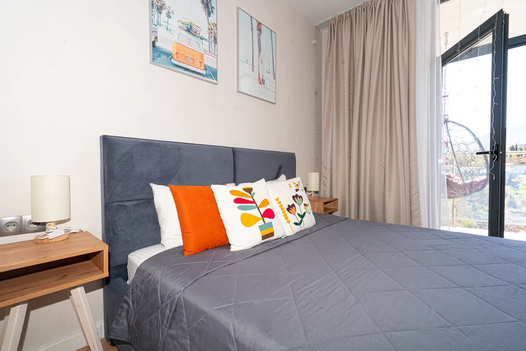 Дизайнерская студия ls-relax time с боковым видом на море с 14 этажа