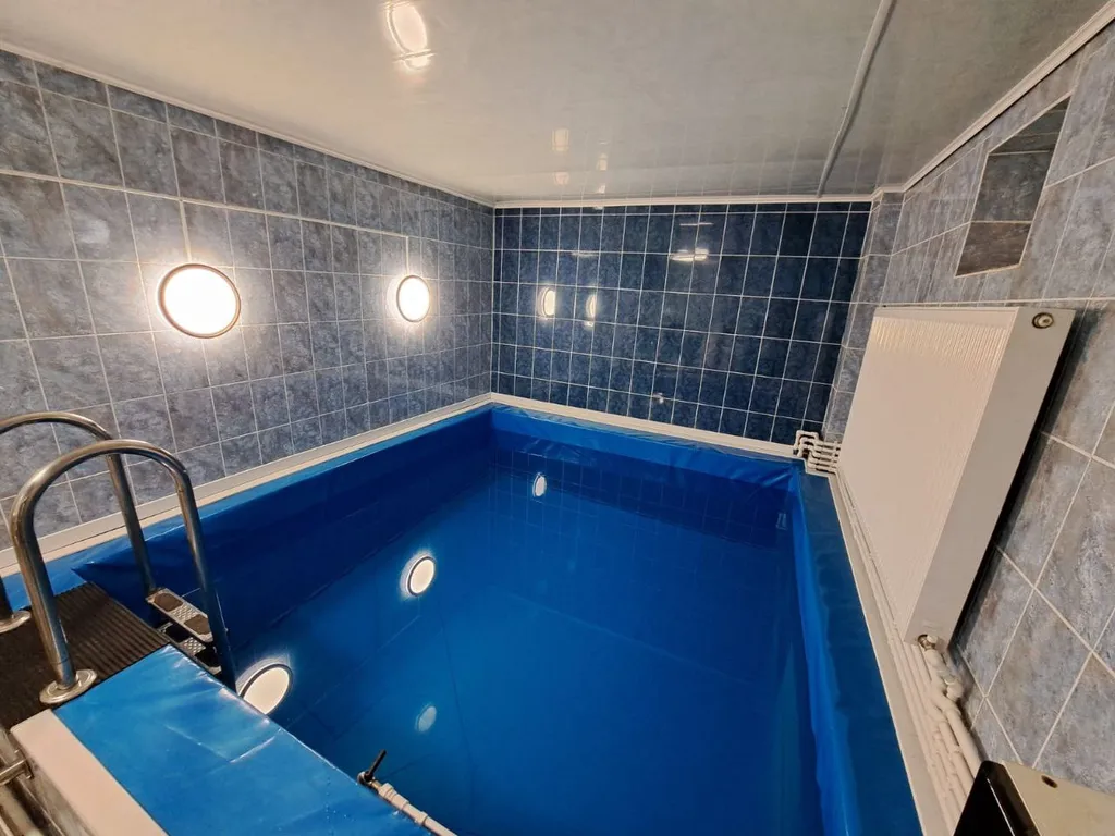 Коттедж Большой двухэтажный коттедж в стиле ампир с сауной и бассейном-купелью — Агалатово