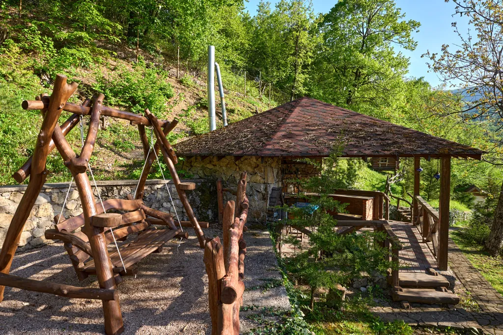 Дом в альпийском стиле в видом на горы