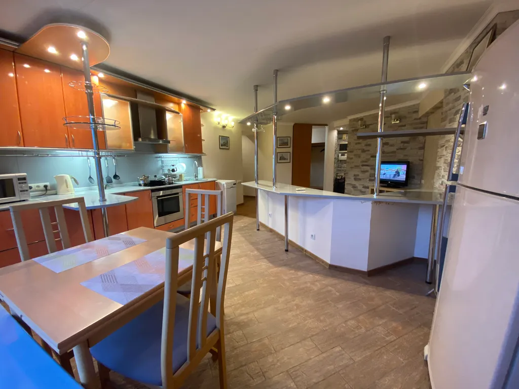 Двухкомнатная квартира рядом с АРТ квадратом