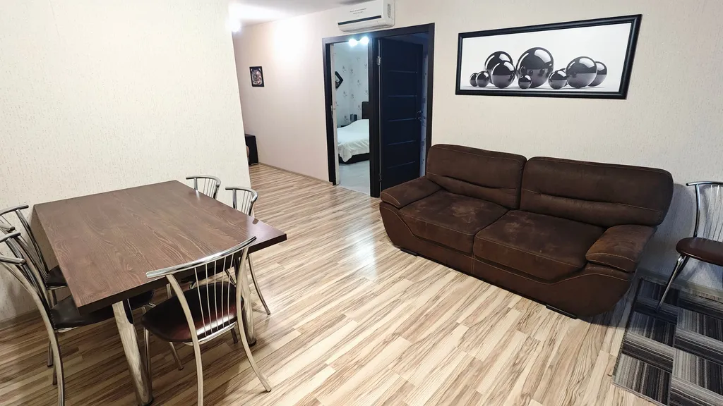 Янтарные апартаменты люкс с 3 спальнями, кондиционером, кухней-гостино