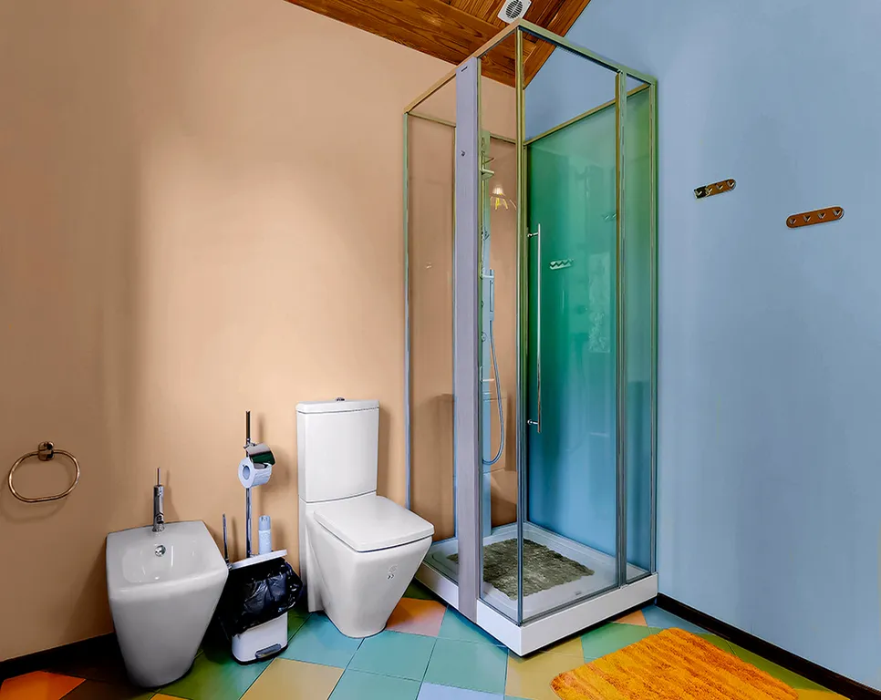 Коттедж с бассейном на берегу озера Порт Жемчужный