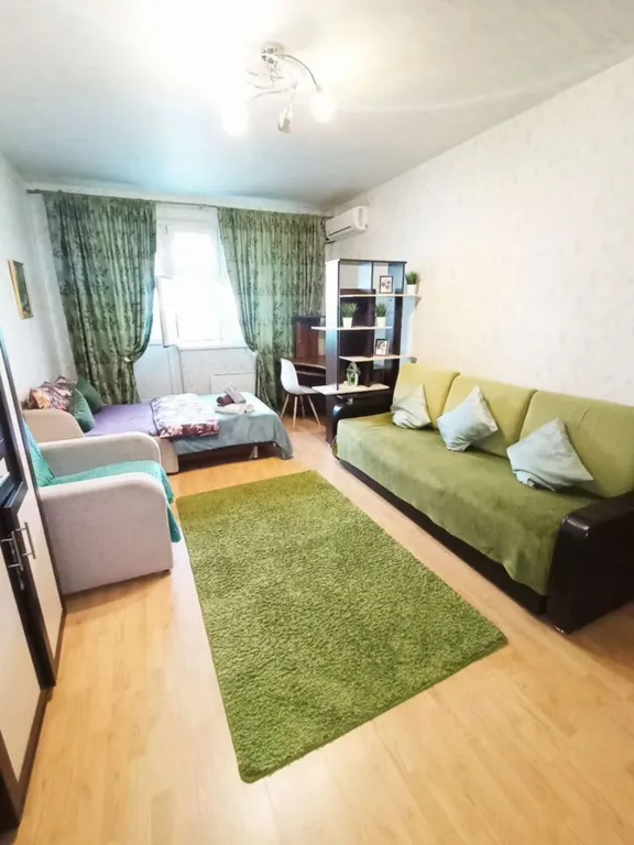 Большaя квартиpа с двумя балконами