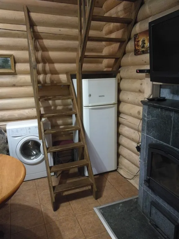 Уютный коттедж с камином у озера в Колосково