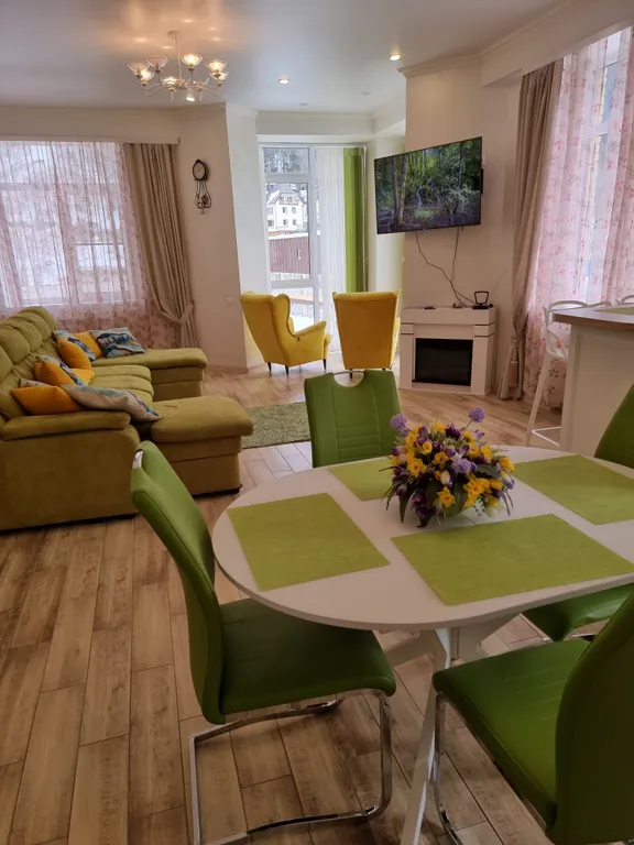 Уютные апартаменты с панорамным видом на горы в центре