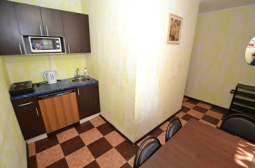 Двухкомнатная квартира с балконом на первом этаже #1