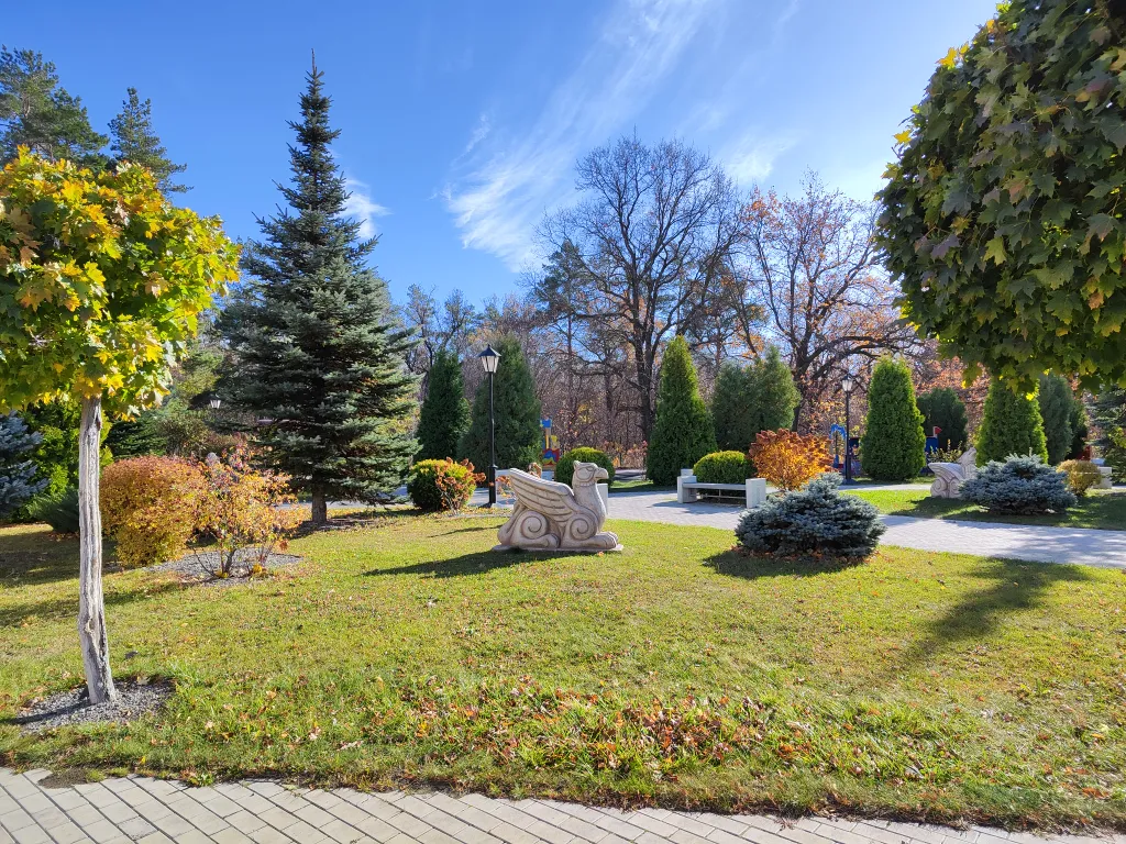 Квартира с камином у леса