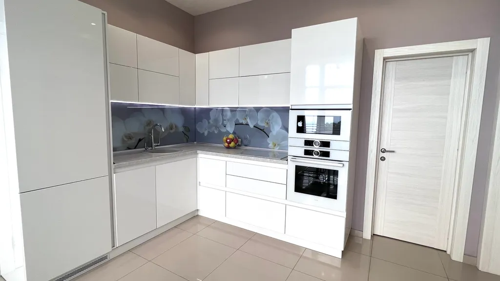 Большая современная квартира с нереальным видом на море