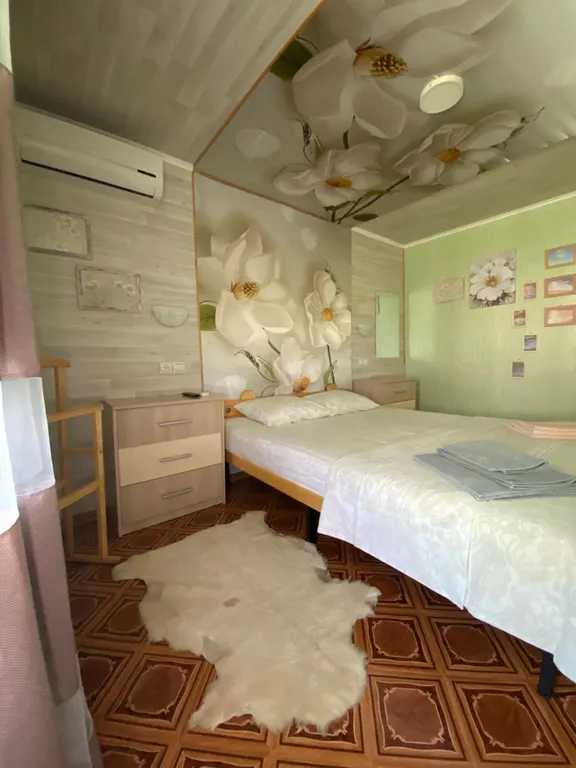 Четырехместный двухкомнатный номер с балконом с видом на горы