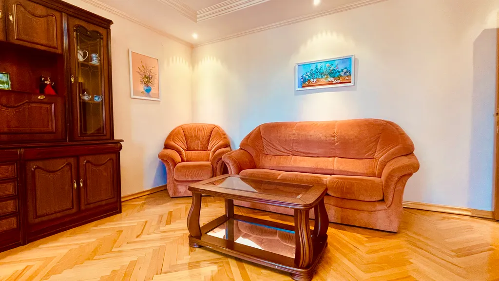 Просторная трешка в центре