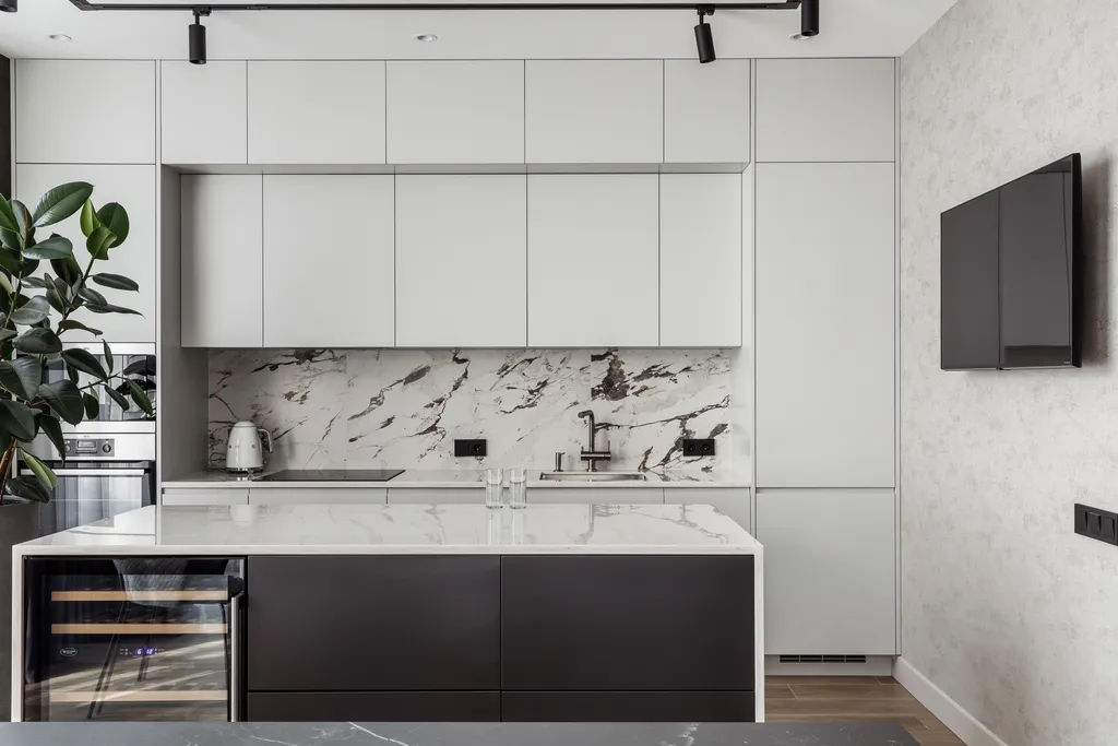 Дизайнерский трёхэтажный дом недалёко от моря