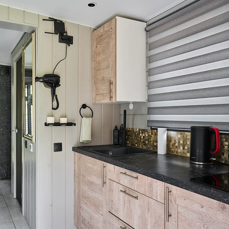 Домик в Соснах с баней и горячими ваннами Cube с баней