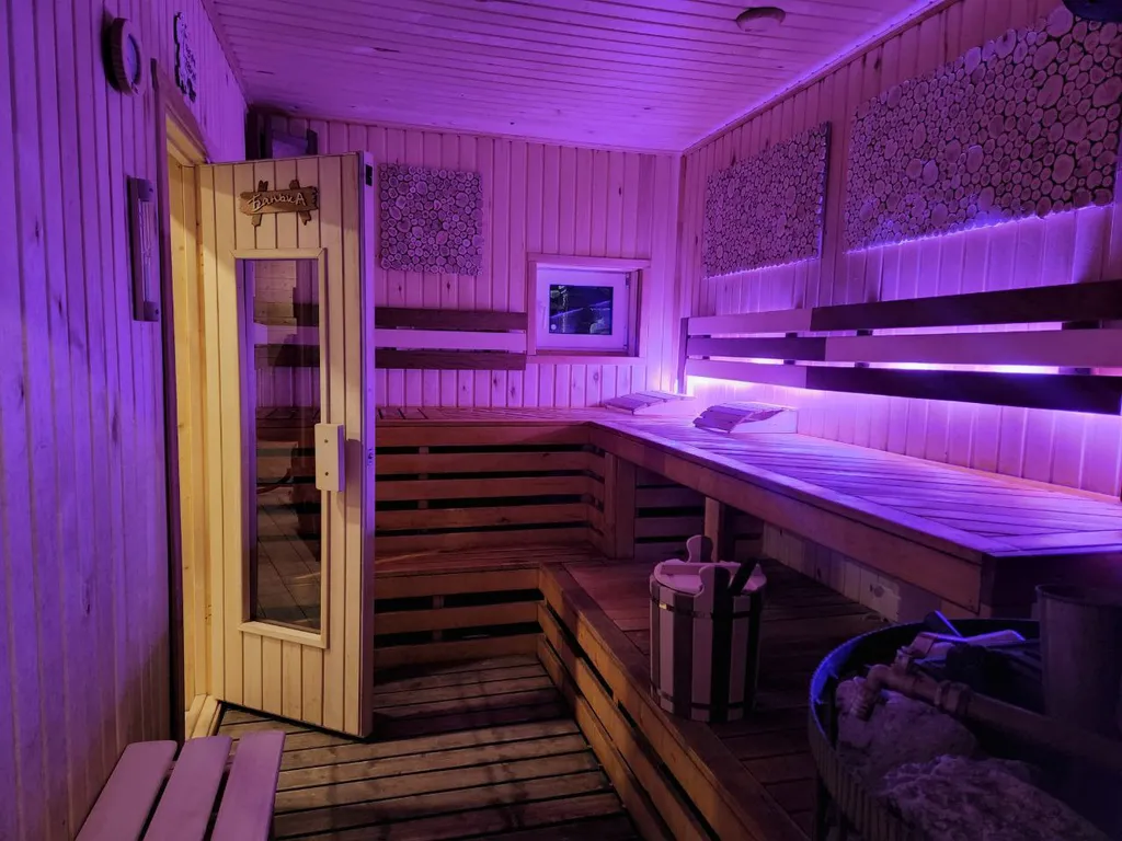 Коттедж с русской баней, горячей джакузи под звездам и бассейном