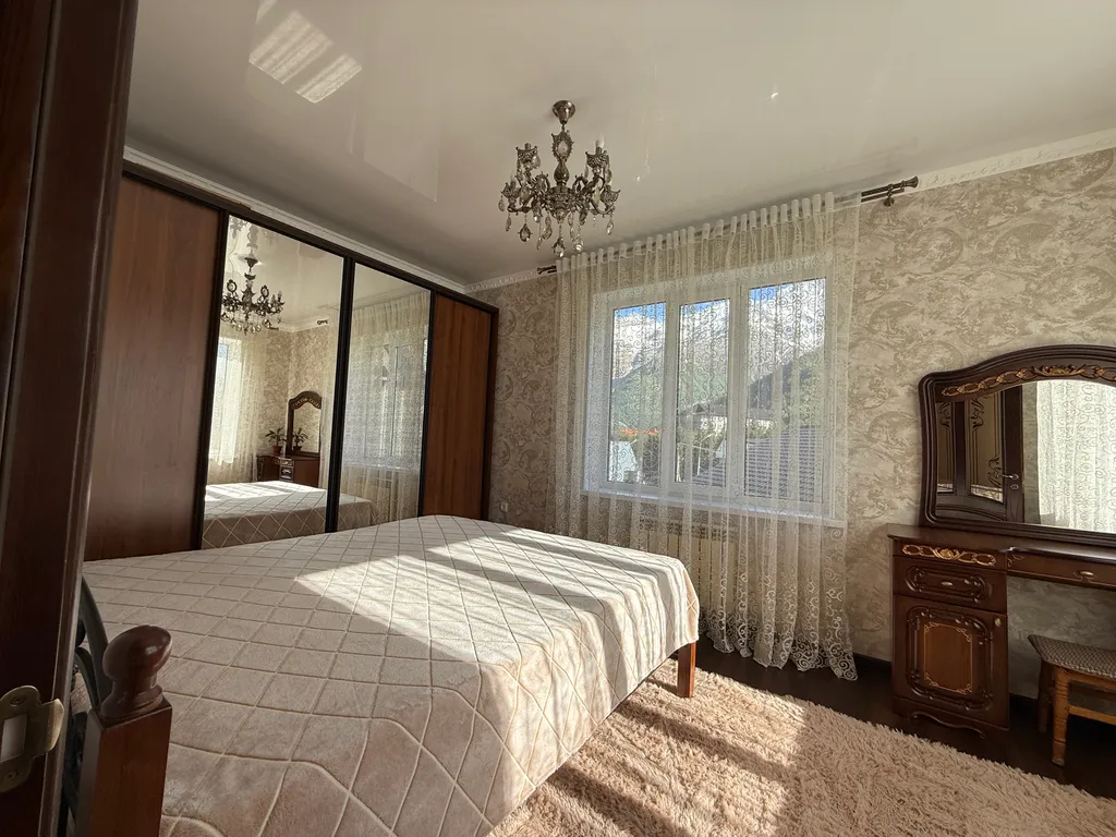 Уютный домик в сказочном месте