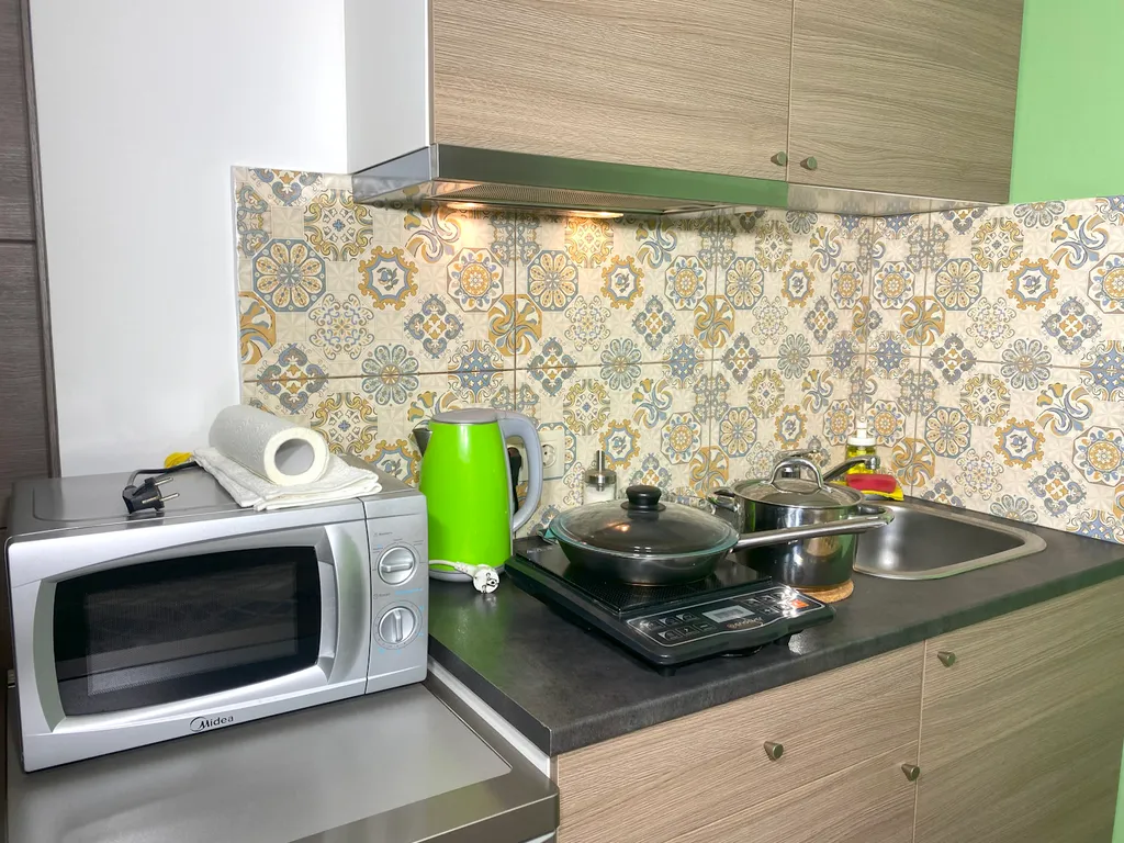 Идеальный выбор: чистая современная квартира-студия в современном доме