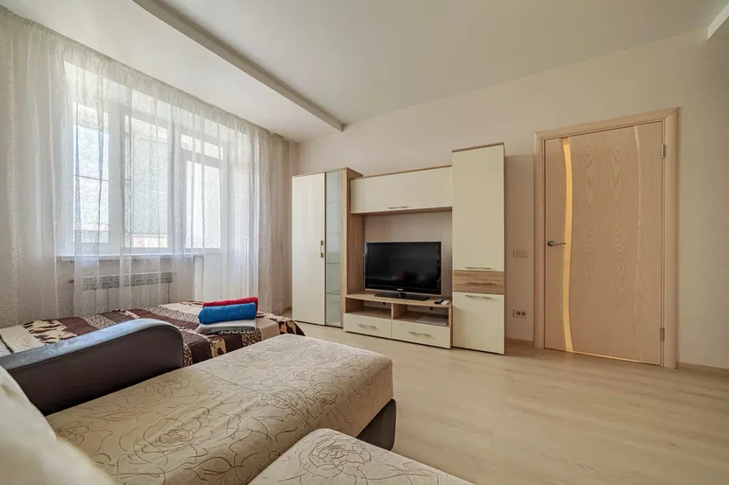 Тихий двор в центре города, своя парковка