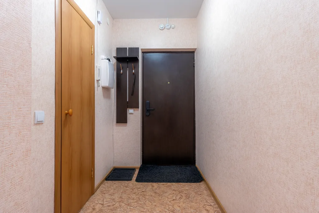 Яркая студия у озера