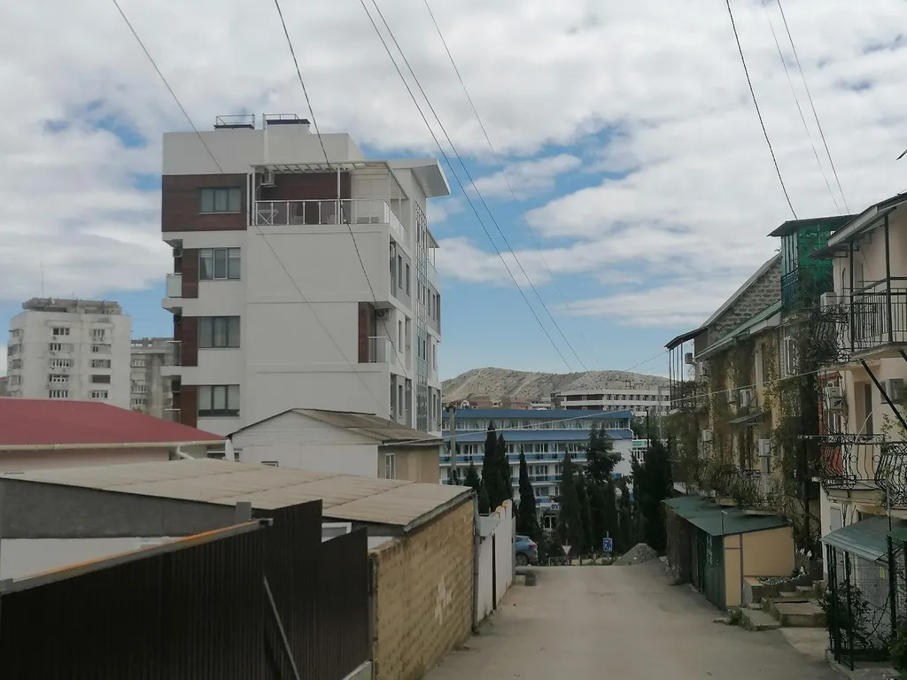 Квартира Двухкомнатная квартира рядом с кипарисовой аллеей — Судак