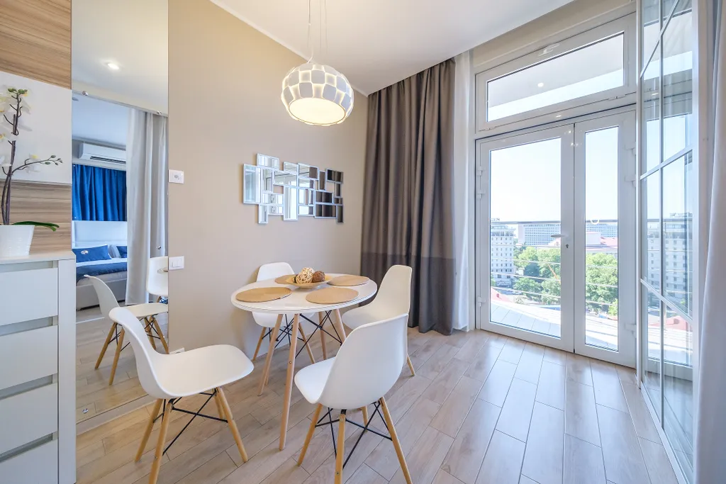 Стильная студия с видом на море