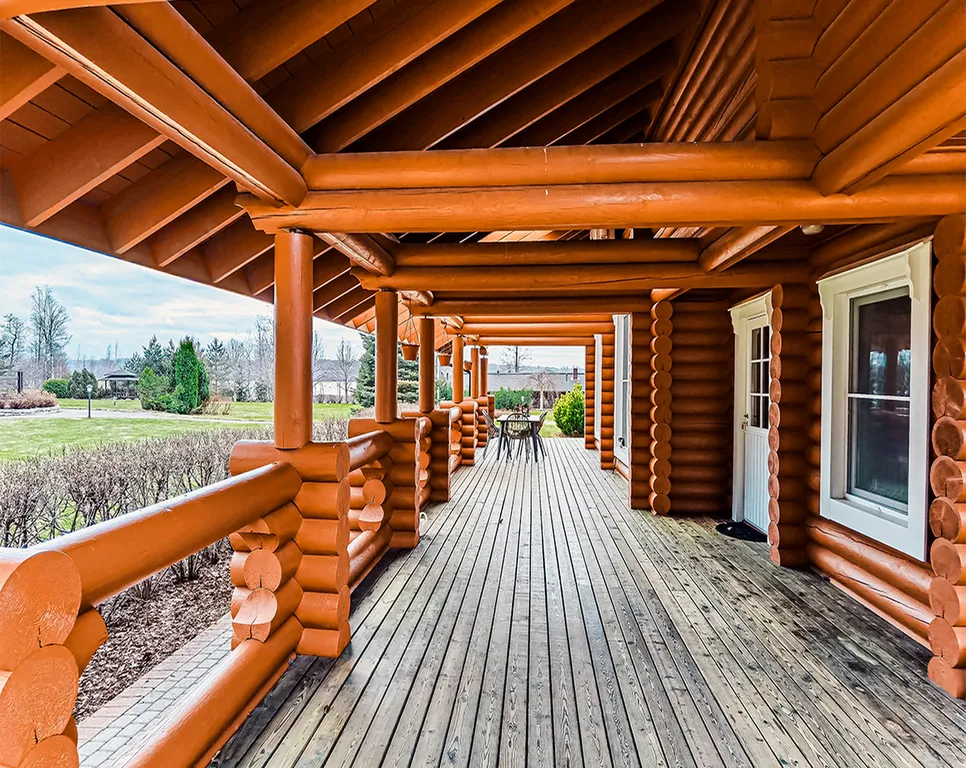 Уютный дом на берегу озера с тёплым бассейном на территории Порт Тихий