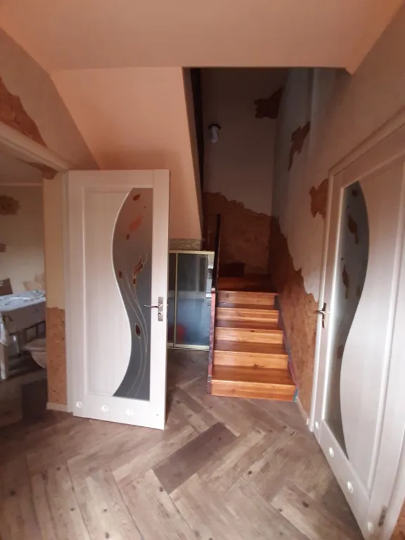 Дом с басейном и беседкой