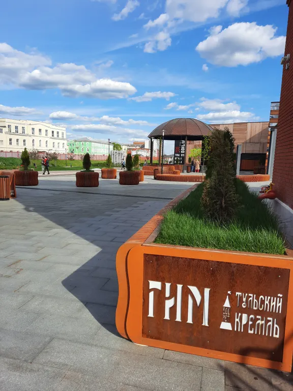 Студия через мост от Кремля