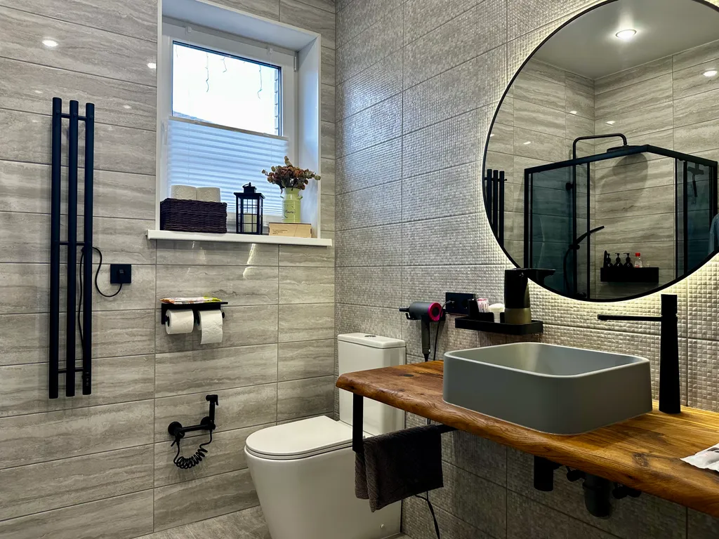 Добрый Дом с 3 спальнями и чаном с видом на лес