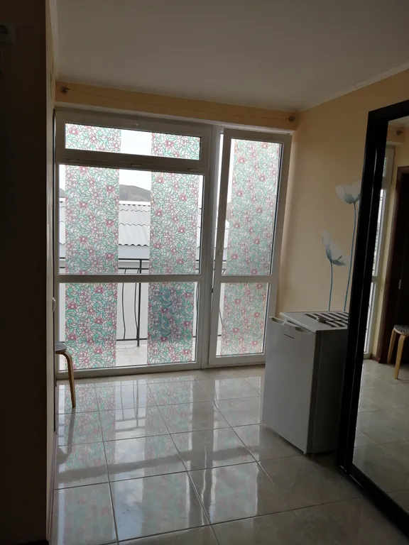 Отдельный номер с кухней возле моря