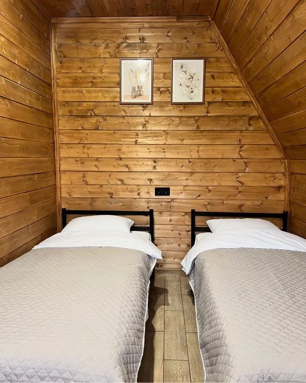 Уютный А-frame коттедж в зеленой части города