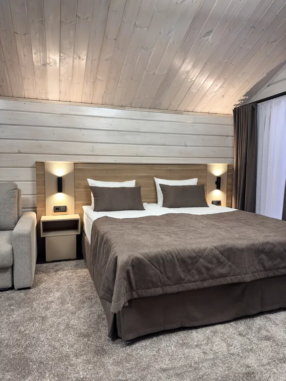 Двухэтажный коттедж в сосновом бору