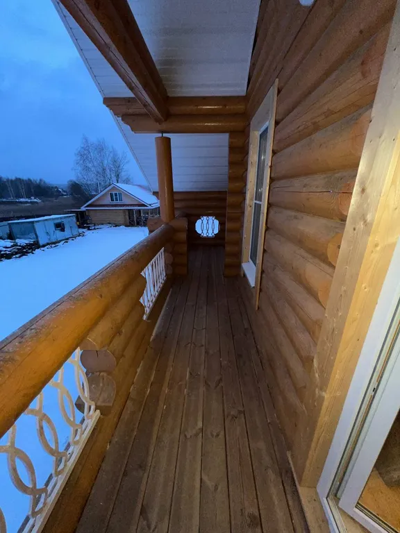 Большой коттедж на побережье озера Тосканка