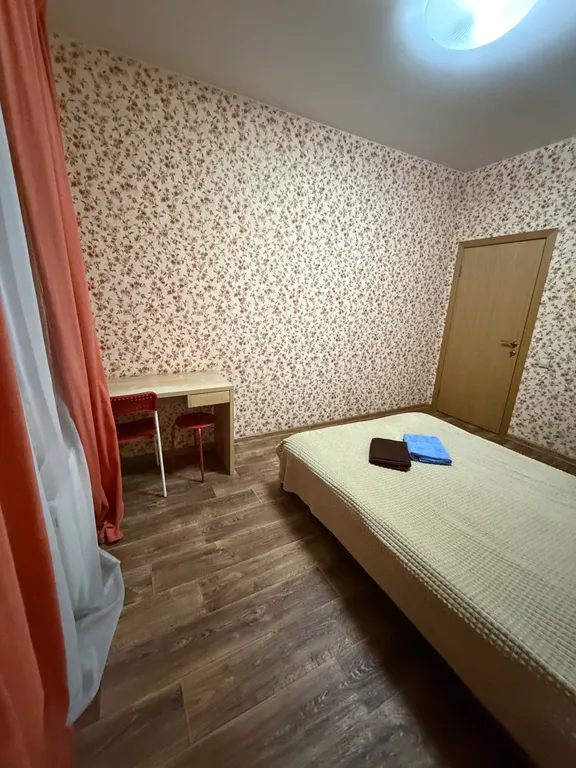 Комната с парковкой и местом для отдыха на улице