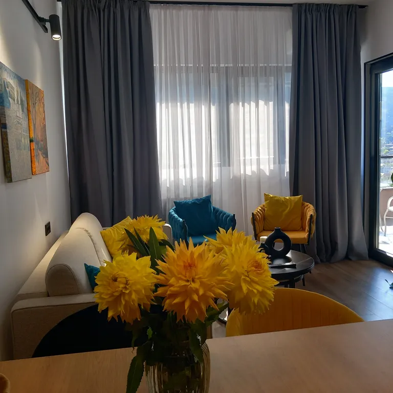 Стильная квартира рядом с метро 300 Арагвинцев