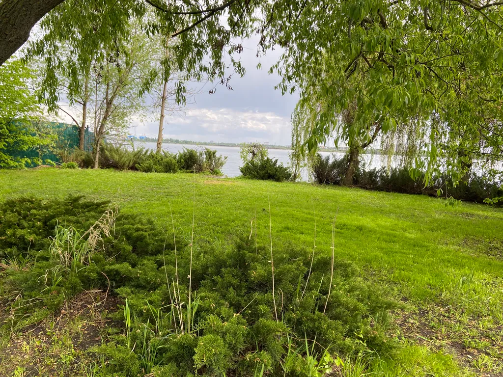 Дом на берегу водохранилища