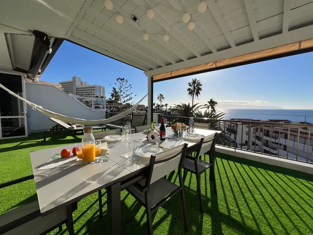 PaulMarie Superior Ocean Lounge