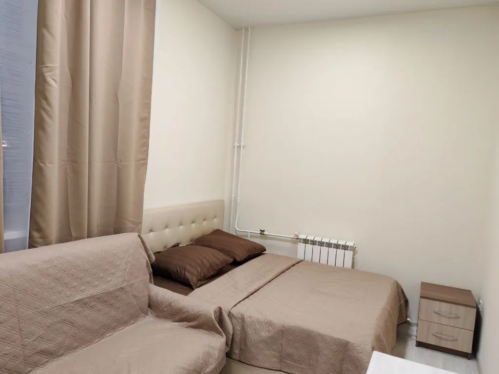 Светлая квартира с большими окнами и высокими потолками