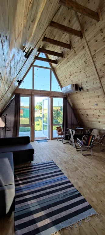 Уютный эко-дом у горной речки