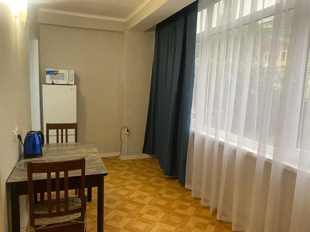 Квартира Квартира с песчаным пляжем через дорогу — Сухум