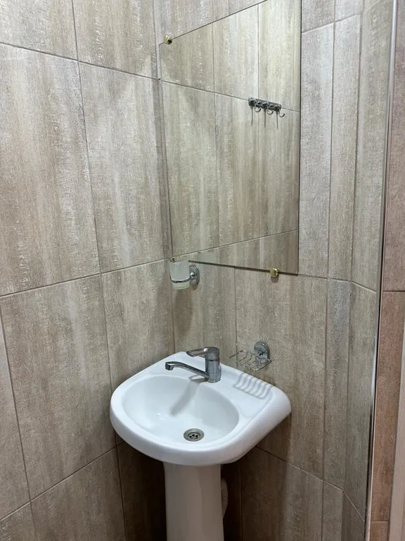 Светлая студия с видом на горы