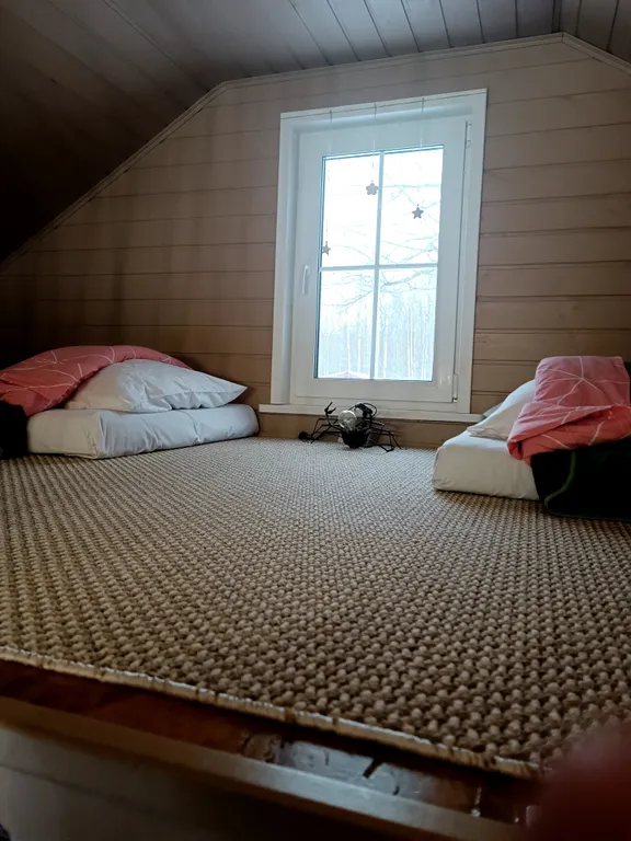 Дом у пруда