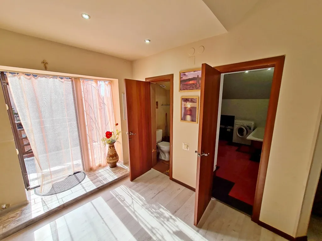 Коттедж у моря со своим двором до 11 человек, беседка, костровая чаша.