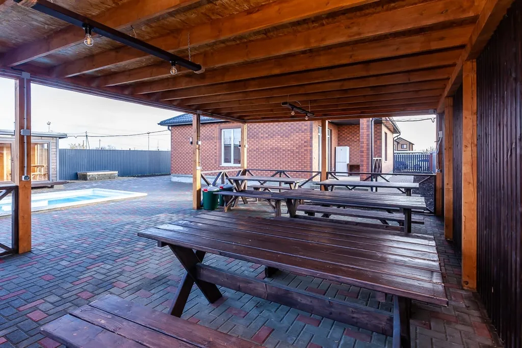 Большой дом для мероприятий с бассейном, баней и большой беседкой