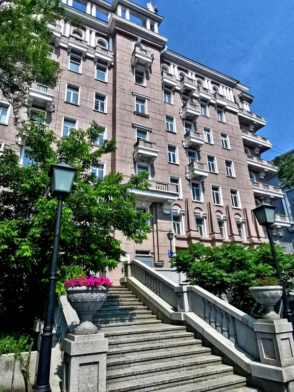 Студия с балконом и шикарным видом на Золотой Мост