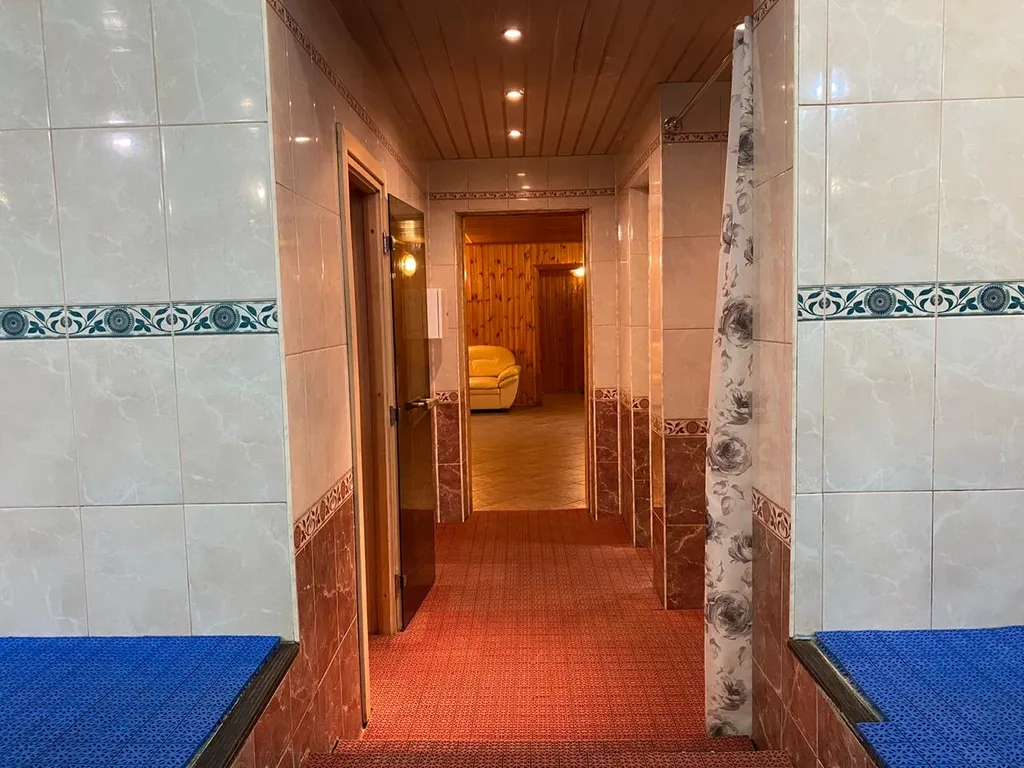 Коттедж Коттедж с большим бассейном — Черное