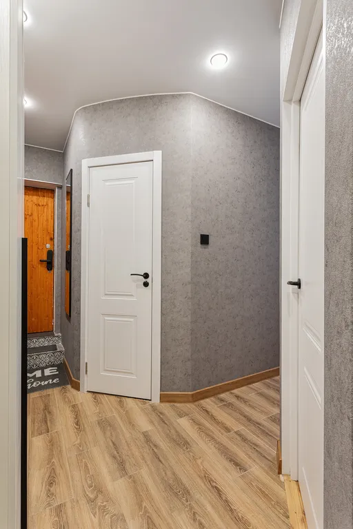 FullHouseApart Двухкомнатная квартира с балконом и детской кроваткой