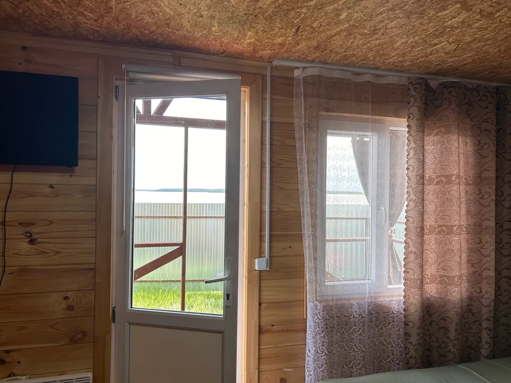 Жилье на озере Медвежьем